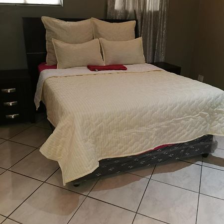 Ebony Guest House Pretoria-Noord Eksteriør bilde