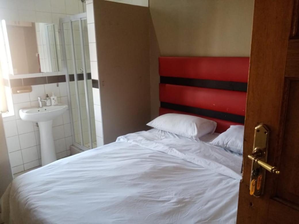 Ebony Guest House Pretoria-Noord Eksteriør bilde