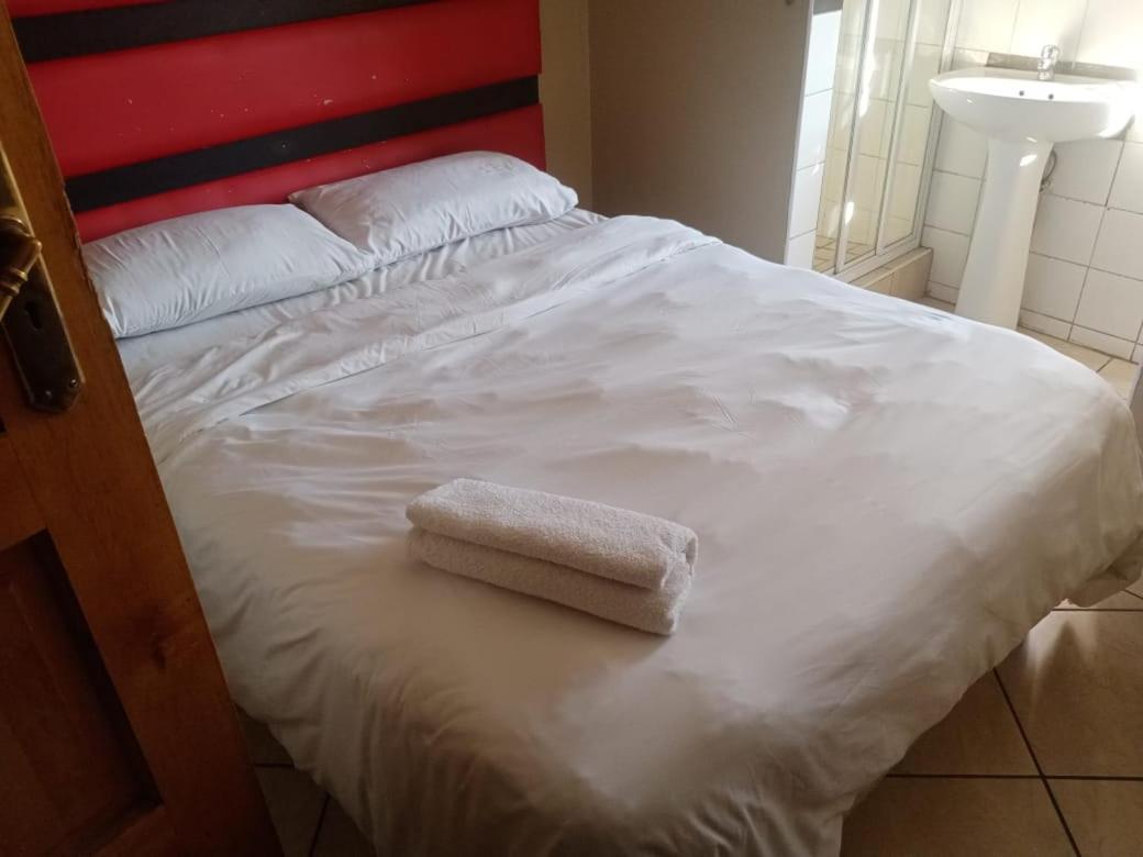 Ebony Guest House Pretoria-Noord Eksteriør bilde