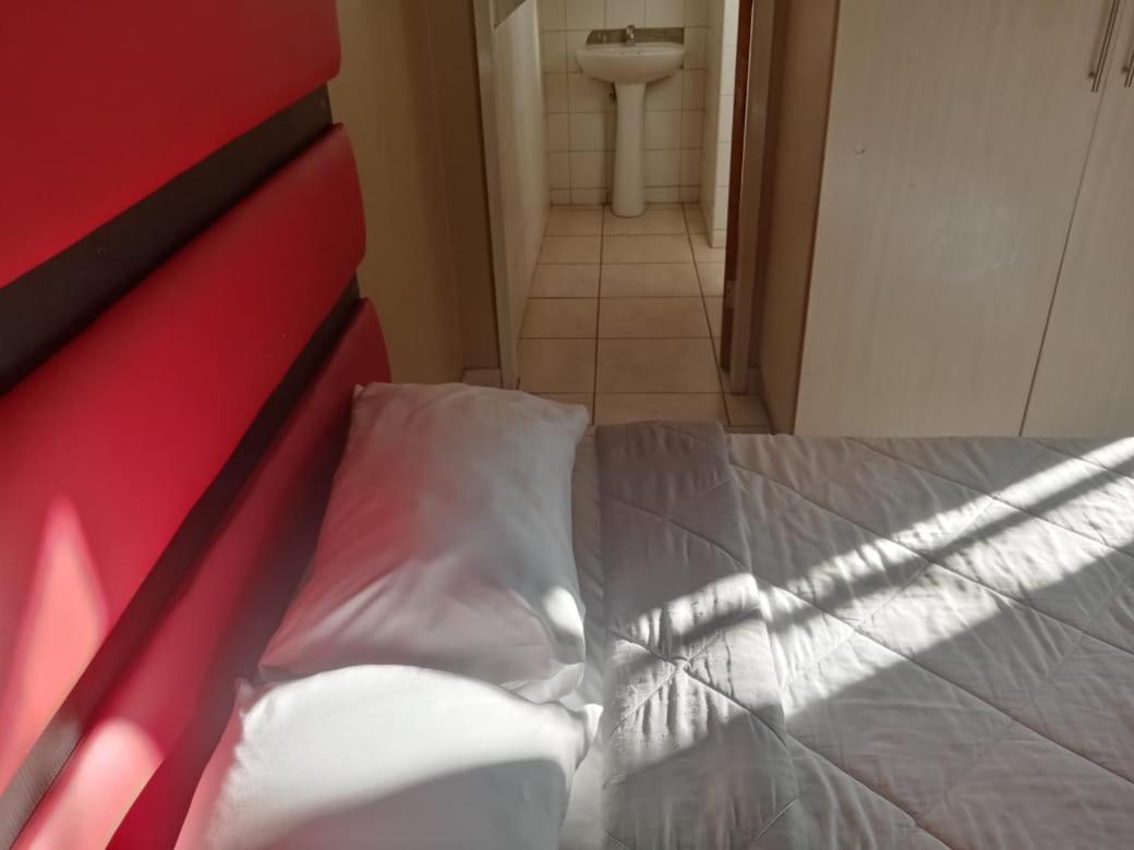 Ebony Guest House Pretoria-Noord Eksteriør bilde