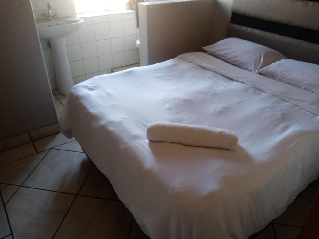 Ebony Guest House Pretoria-Noord Eksteriør bilde