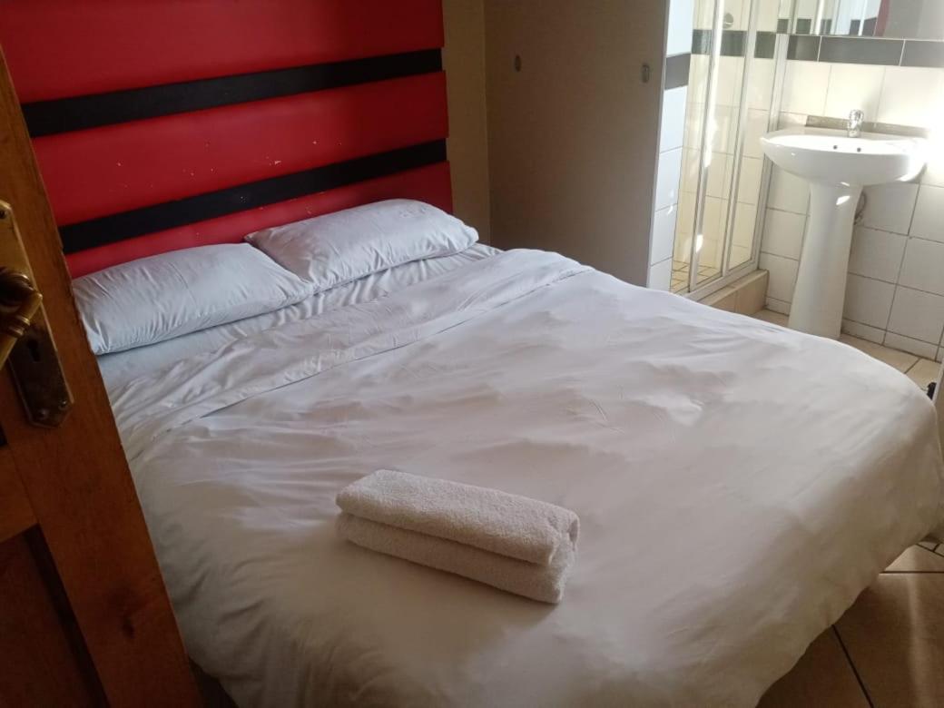 Ebony Guest House Pretoria-Noord Eksteriør bilde
