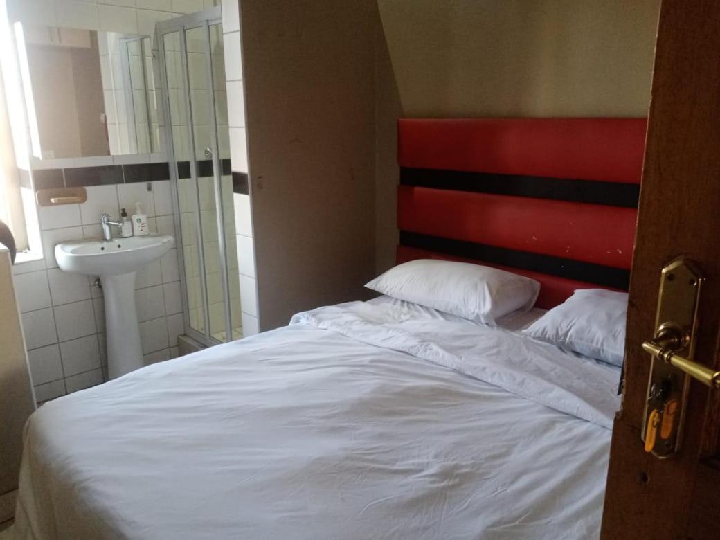 Ebony Guest House Pretoria-Noord Eksteriør bilde